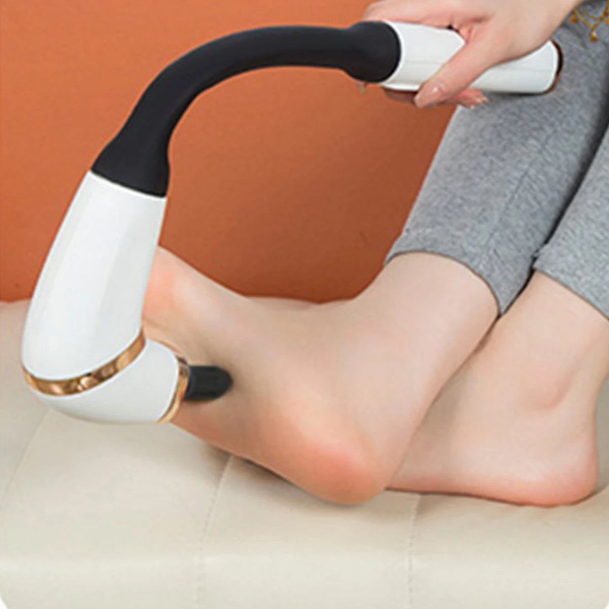 Experience deep relief with this massage gun featuring an upgraded extension handle for full body access.